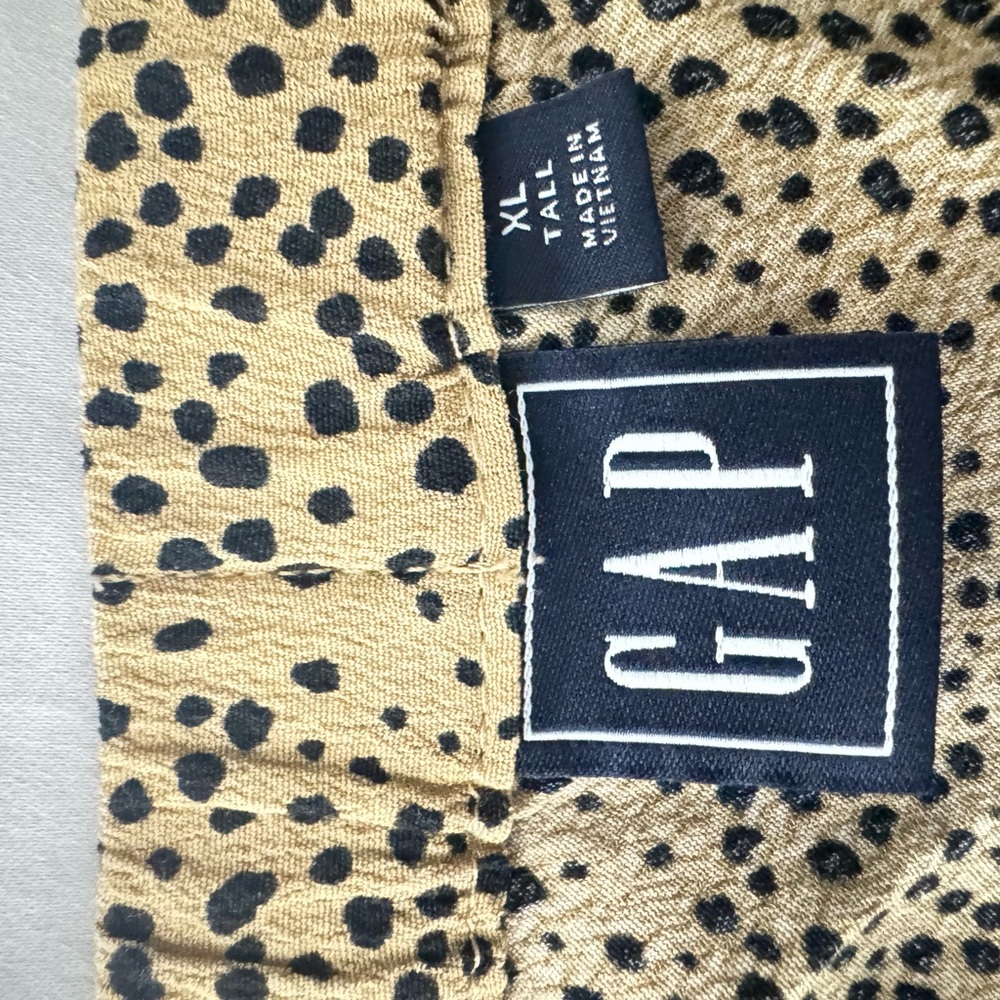 GAP Spotted Tan and Black skirt with white T-shirt